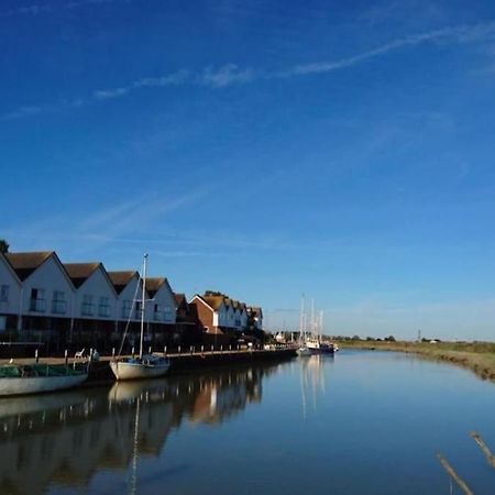 Stunning 1 Bedroom Apartment Over Looking River Rye Exterior foto